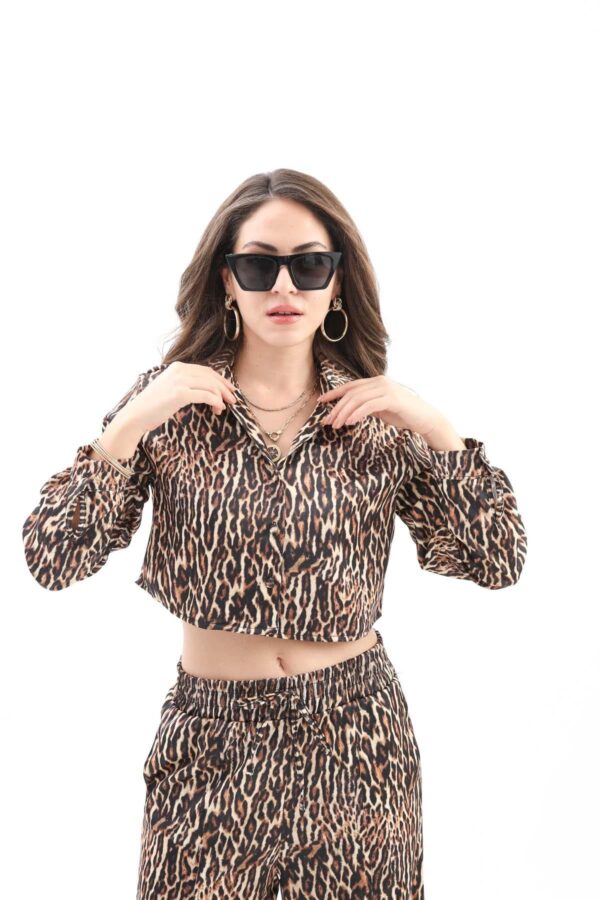 Leopar Desen V Yaka Kısa Saten Gömlek - Siyah - Görsel 4